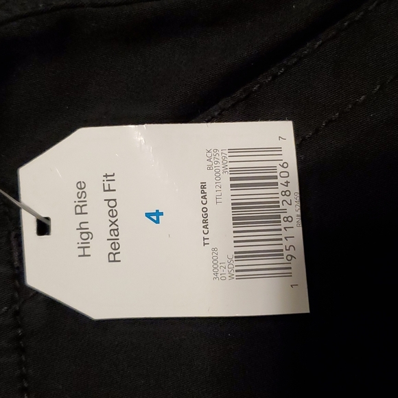 TIME AND TRU HI-RISE RELAXED FIT CARGO CAPRI Size 4 - Picture 10 of 14